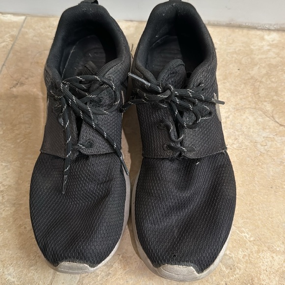 Nike shoes - Picture 4 of 6